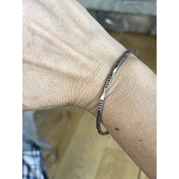 Vintage Mexico 925 Sterling Silver Stamped Bangle Minimalist Southwest Style - Picture 5 of 12